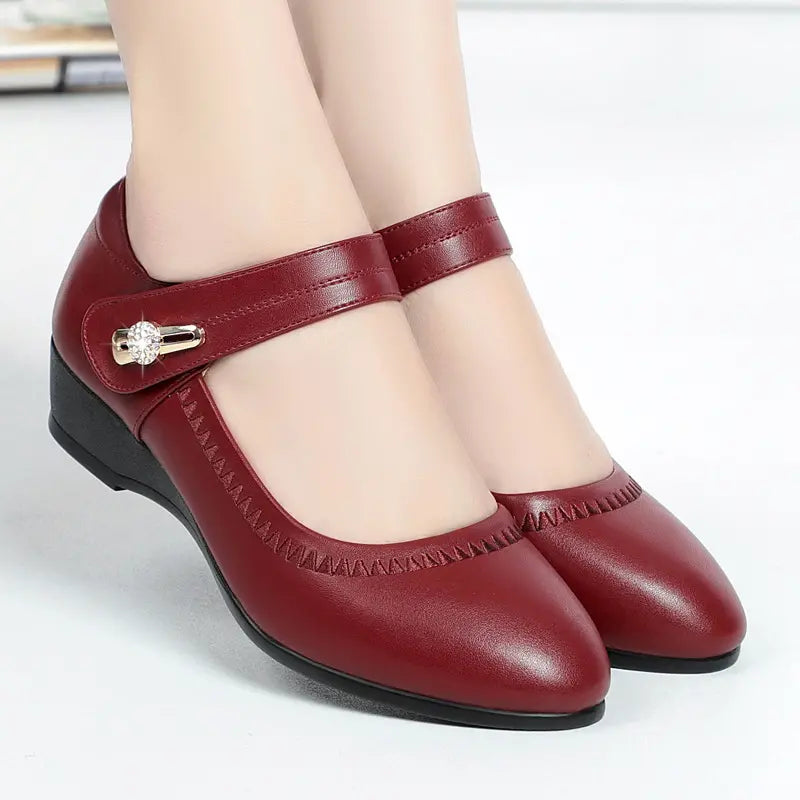 Ladies' elegant mid-heeled leather shoes