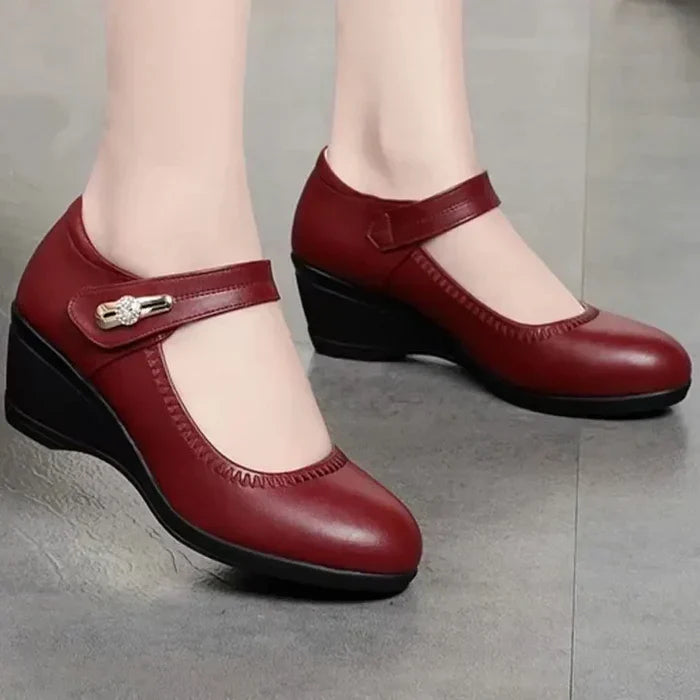 Ladies' elegant mid-heeled leather shoes
