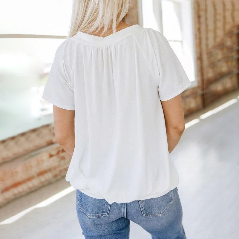 Casual women's top with pleated V-neck and short sleeves