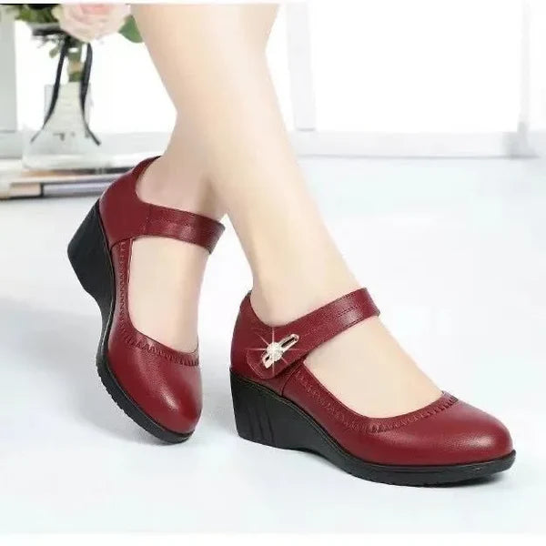 Ladies' elegant mid-heeled leather shoes