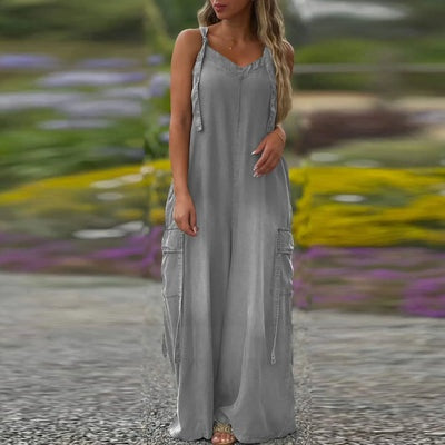 Women's loose-fitting jumpsuit with wide legs and pockets