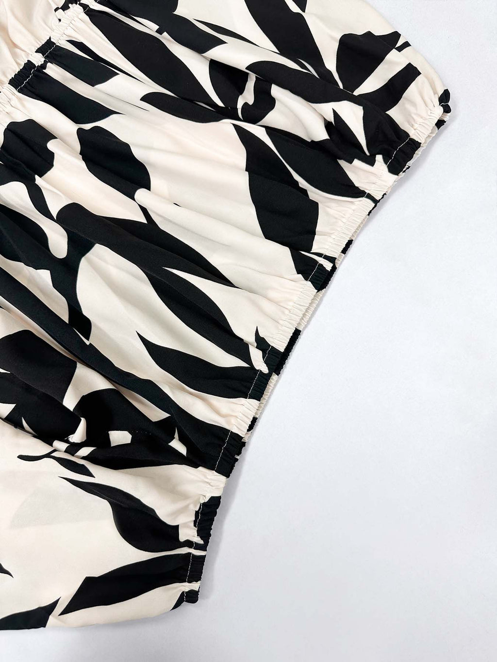 Lightweight Tropical Print Summer Romper - Perfect for Vacay! ✈️