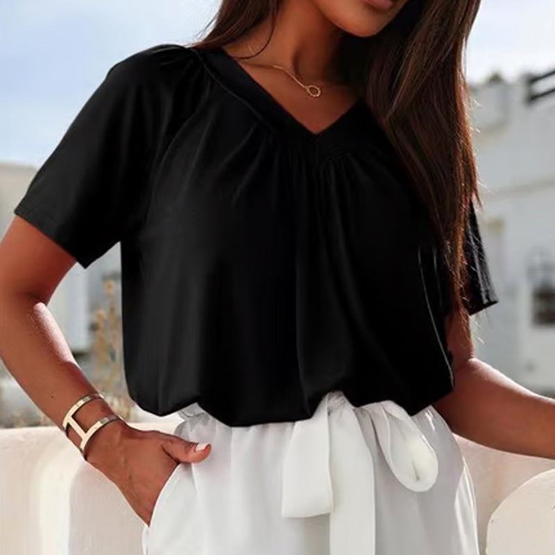 Casual women's top with pleated V-neck and short sleeves