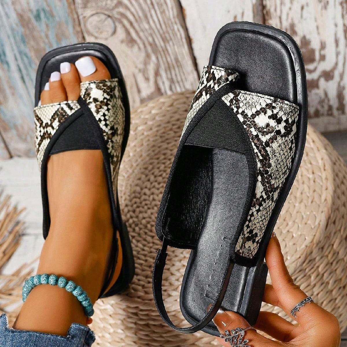 Women's Toe Loop Flat Sandals