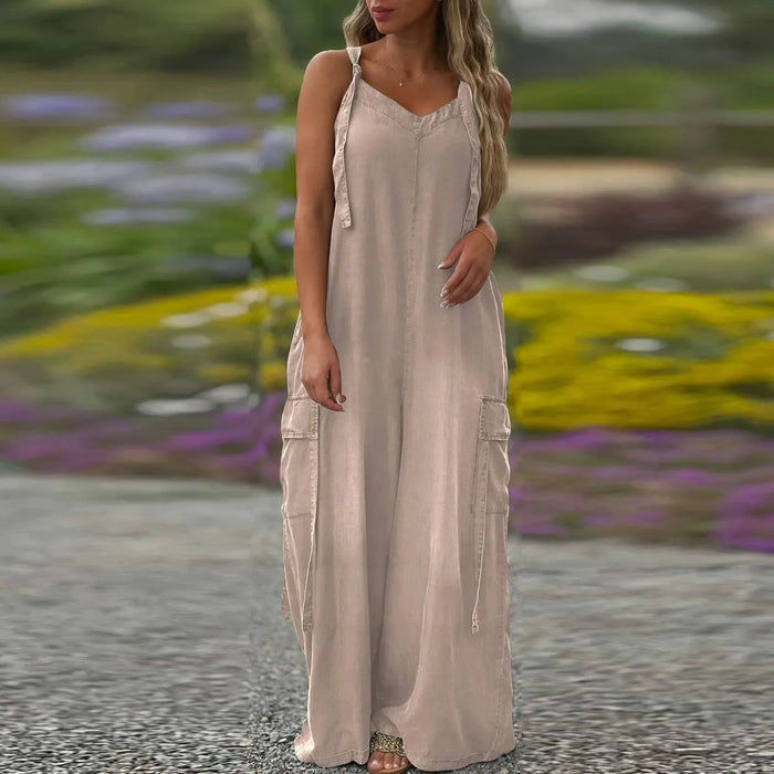 Women's loose-fitting jumpsuit with wide legs and pockets