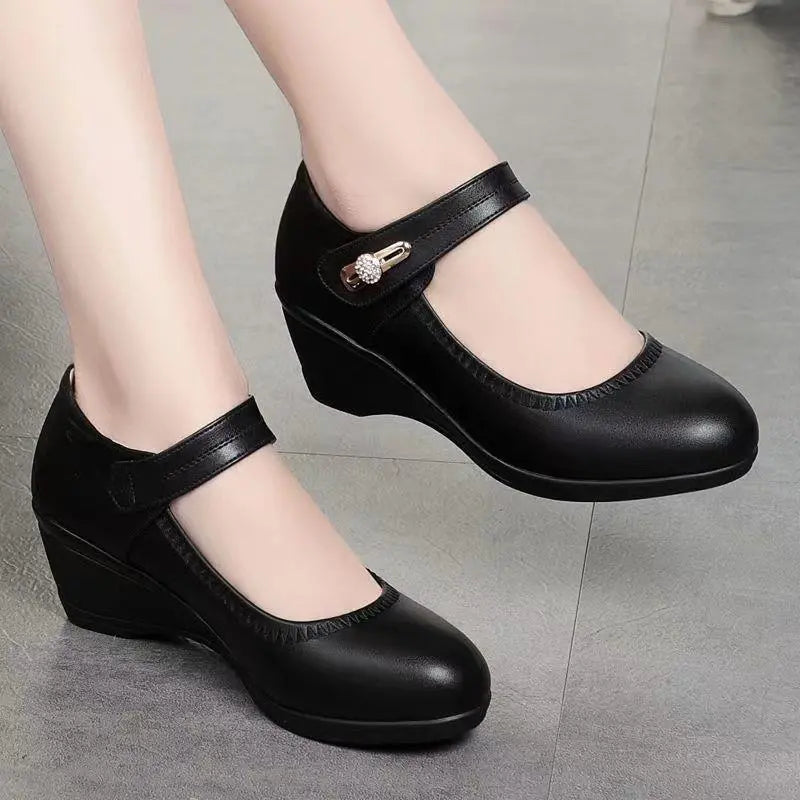 Ladies' elegant mid-heeled leather shoes