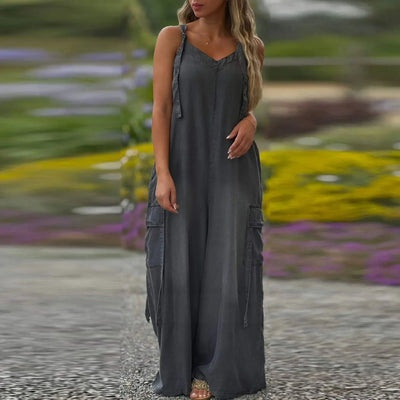 Women's loose-fitting jumpsuit with wide legs and pockets
